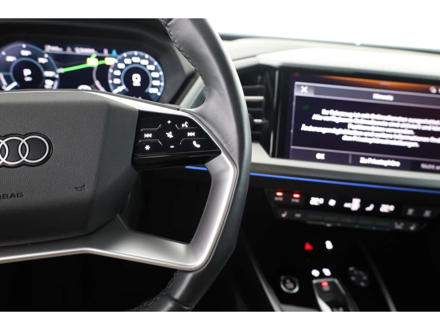Bild über Audi Q4 e-tron 45 e-tron - für weitere Informationen kontaktieren Sie den Audi Partner