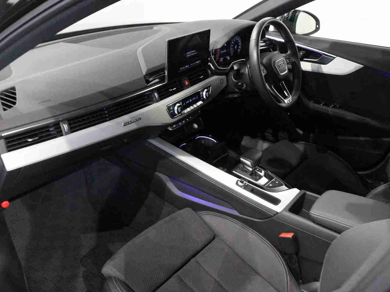 Image about Audi A4 Avant 40 TDI quattro S line