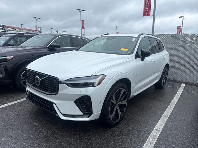 2023 Volvo XC60 B5 Ultimate Dark Theme FWD's photo