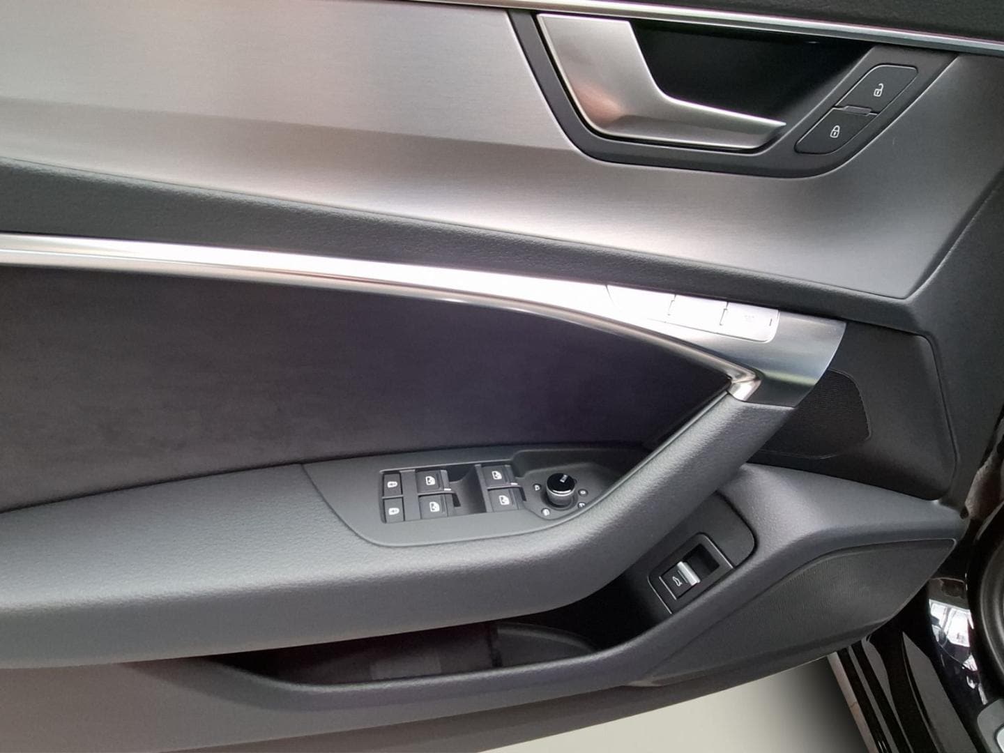Bild über Audi S6 Avant TDI quattro tiptronic - für weitere Informationen kontaktieren Sie den Audi Partner