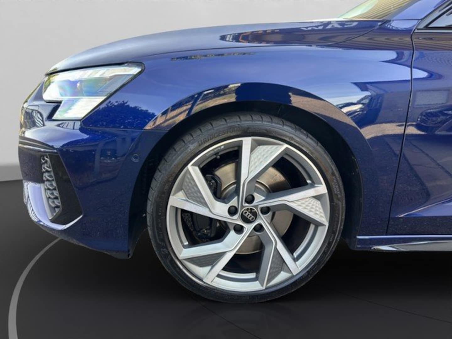 Bild über Audi S3 Limousine TFSI quattro S tronic - für weitere Informationen kontaktieren Sie den Audi Partner