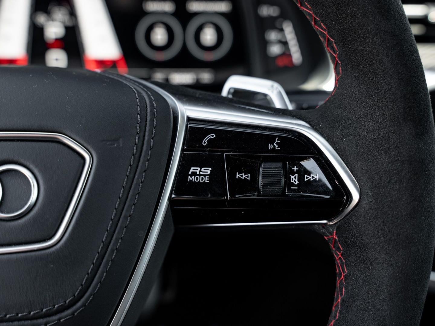 Bild über Audi RS 6 Avant performance quattro tiptronic - für weitere Informationen kontaktieren Sie den Audi Partner