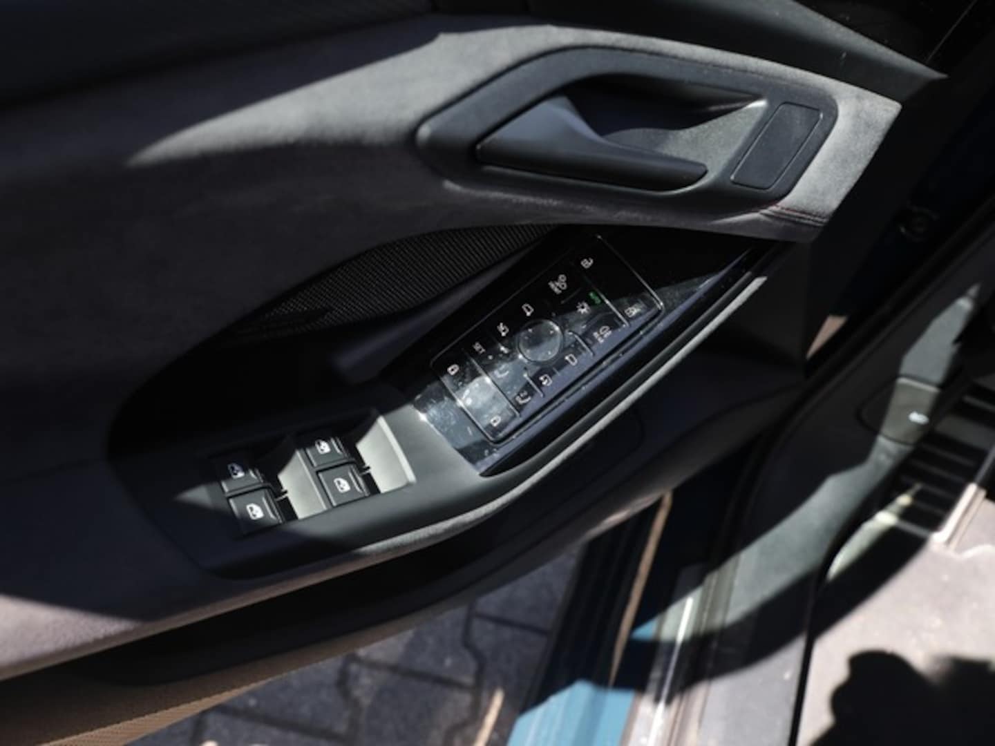 Bild über Audi S6 Avant e-tron edition one blue e-tron - für weitere Informationen kontaktieren Sie den Audi Partner