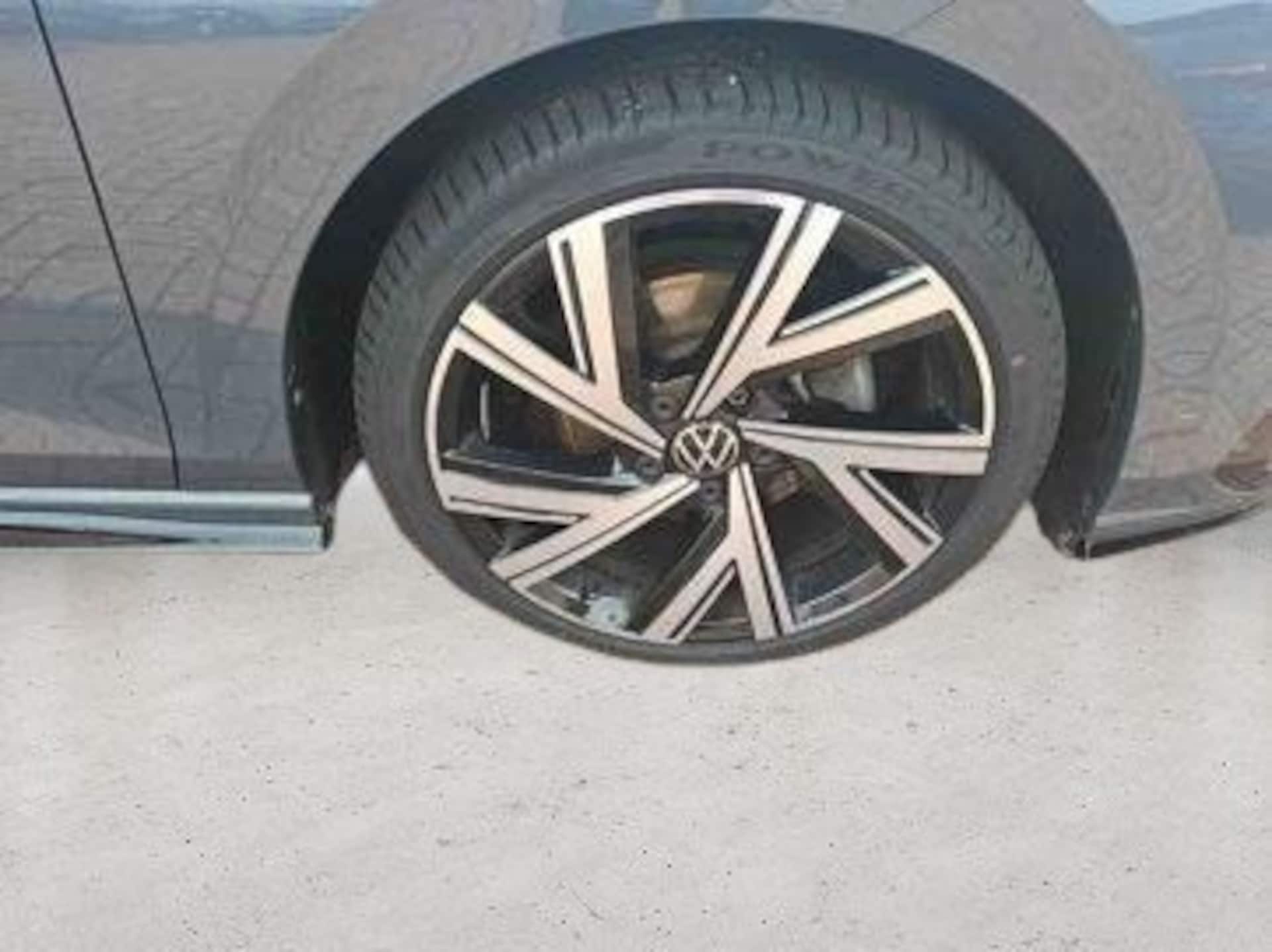 Volkswagen Golf R-Line