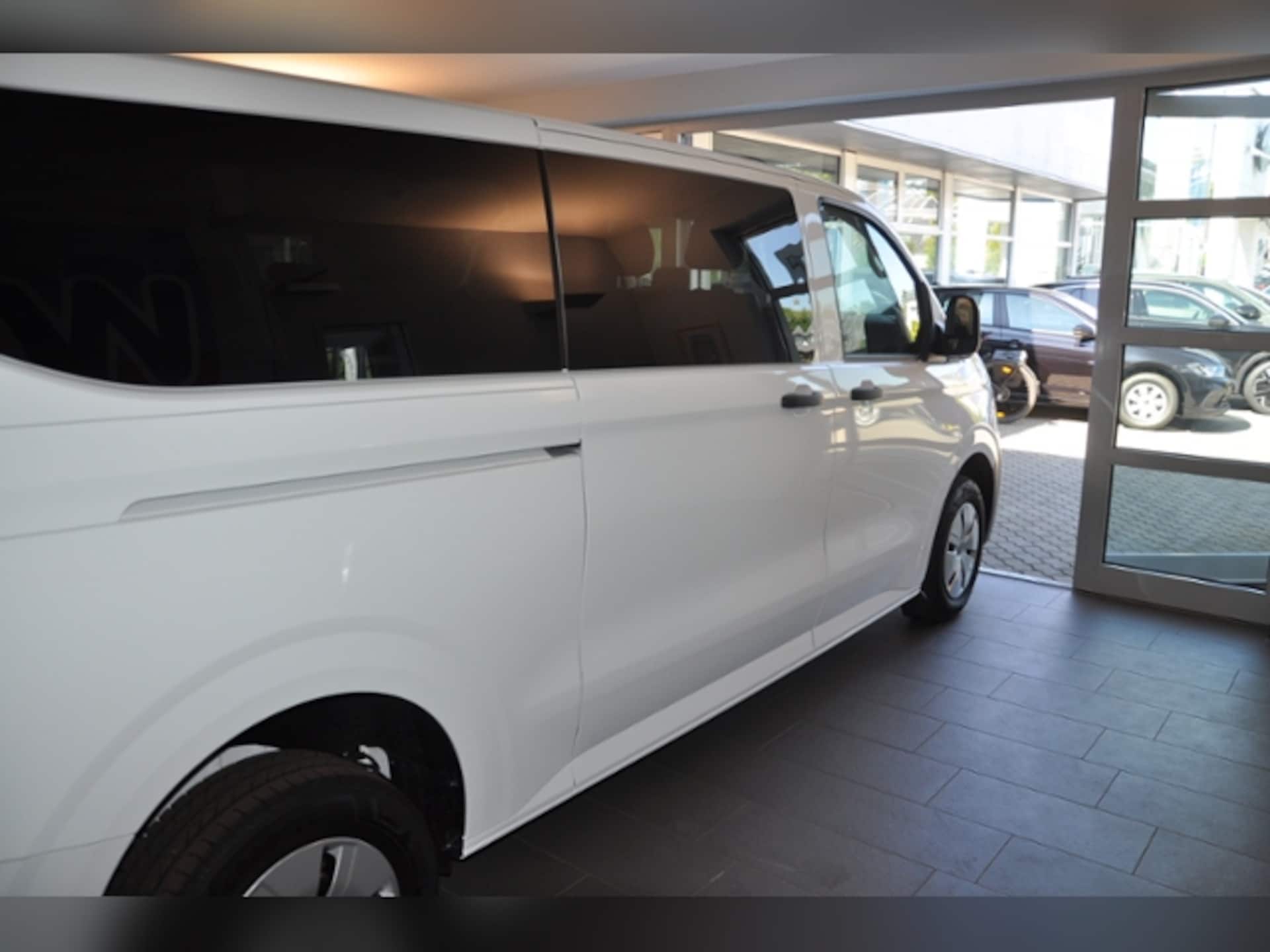 Volkswagen Transporter Kombi langer Radstand