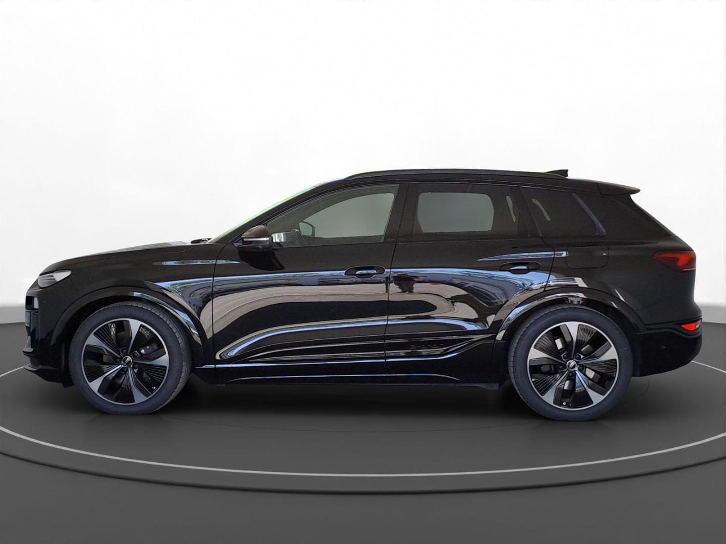 Bild über Audi SQ6 SUV e-tron e-tron quattro 360 kW - für weitere Informationen kontaktieren Sie den Audi Partner