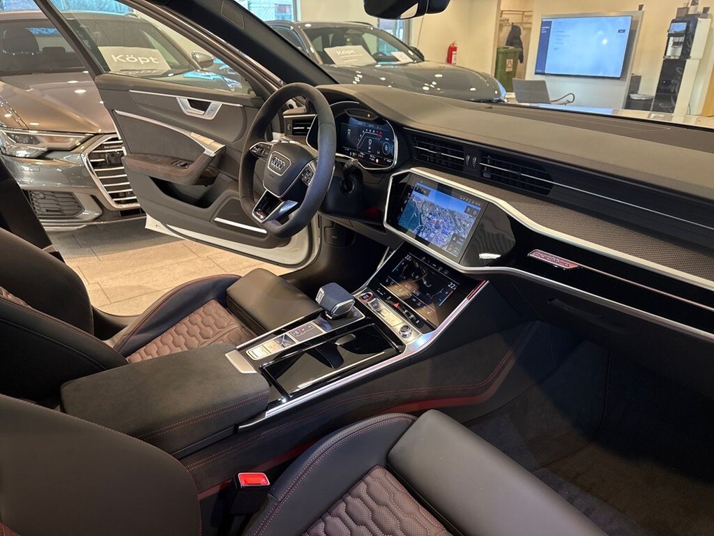 Bild som visar&nbsp;Audi RS 6 Avant&nbsp;RS 6 Avant performance 630 hk tiptronic - för mer information kontakta din Audi Partner