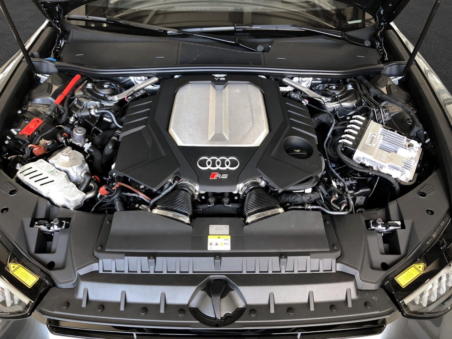 Bild über Audi RS 6 Avant TFSI quattro tiptronic - für weitere Informationen kontaktieren Sie den Audi Partner