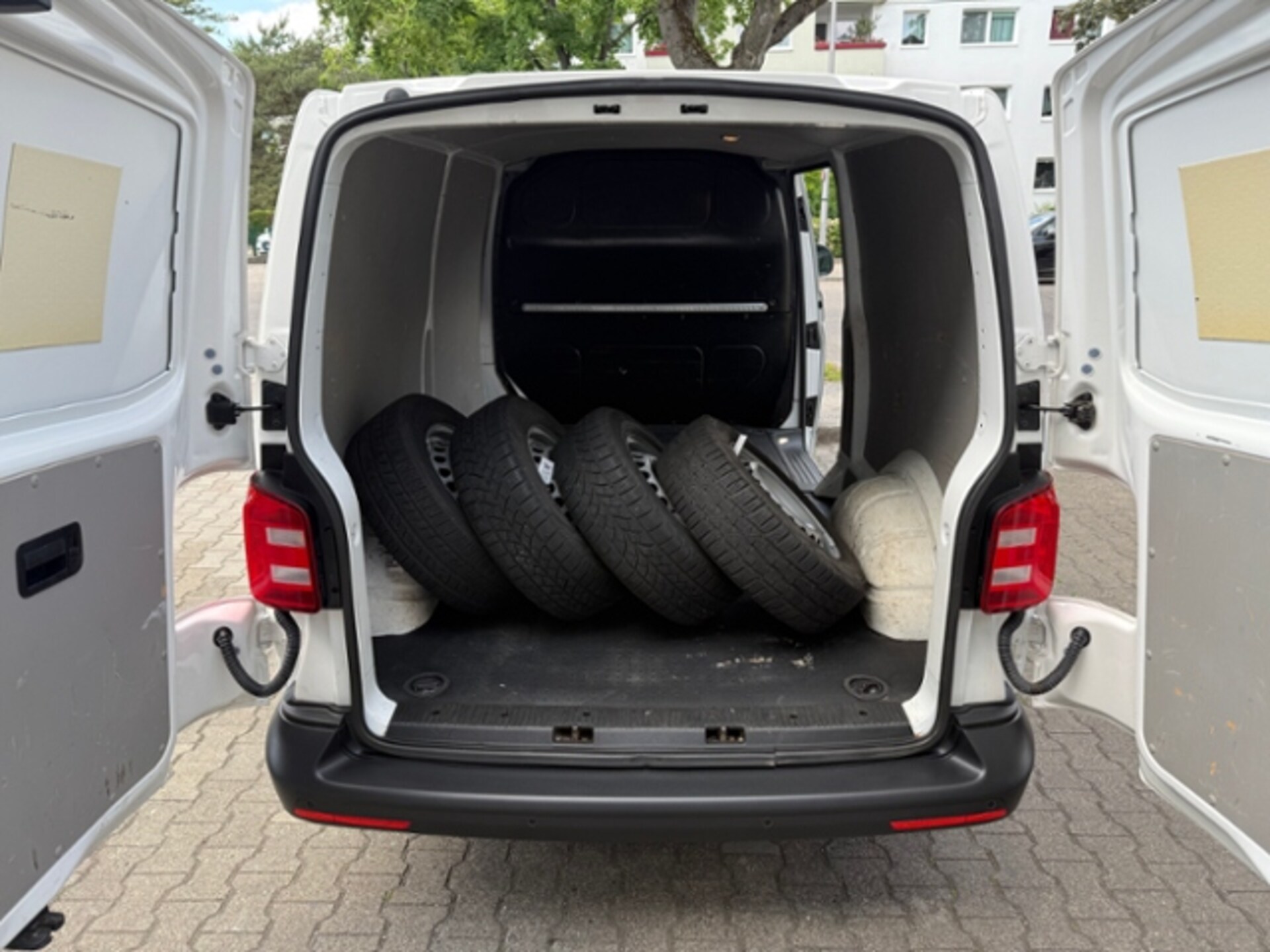 Volkswagen T6 Transporter Kasten langer Radstand