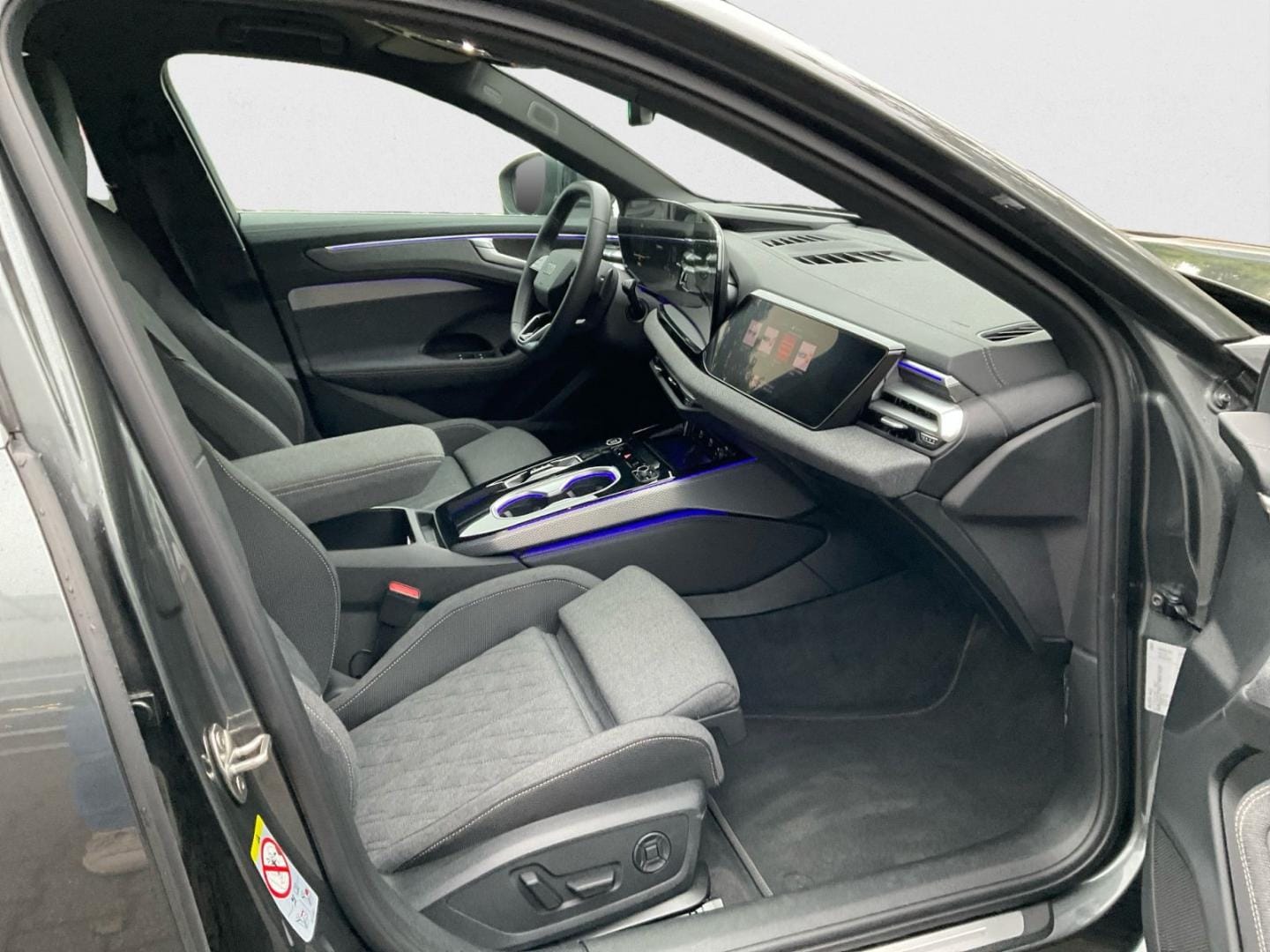 Bild über Audi A6 Avant TDI 150 kW S tronic - für weitere Informationen kontaktieren Sie den Audi Partner