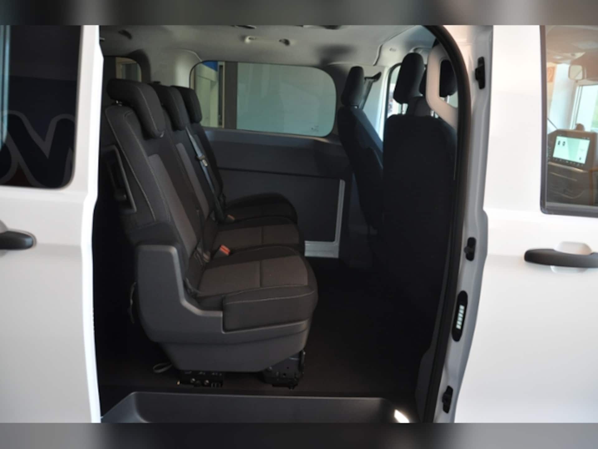 Volkswagen Transporter Kombi langer Radstand