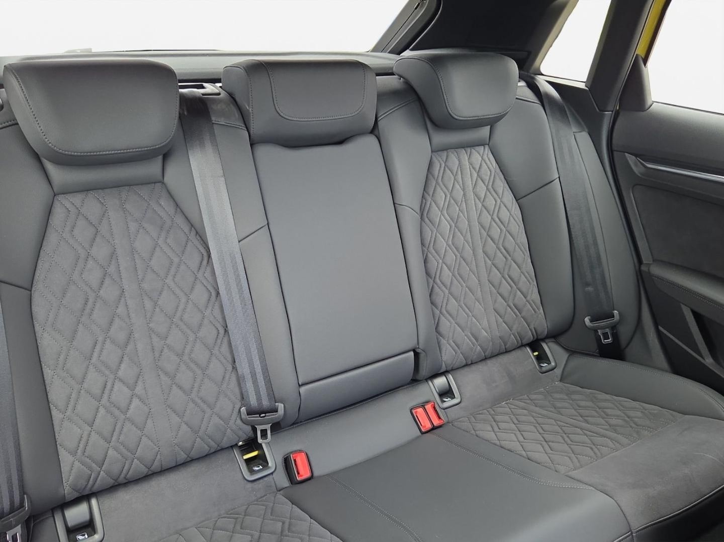 Bild über Audi RS 3 Sportback TFSI quattro S tronic - für weitere Informationen kontaktieren Sie den Audi Partner