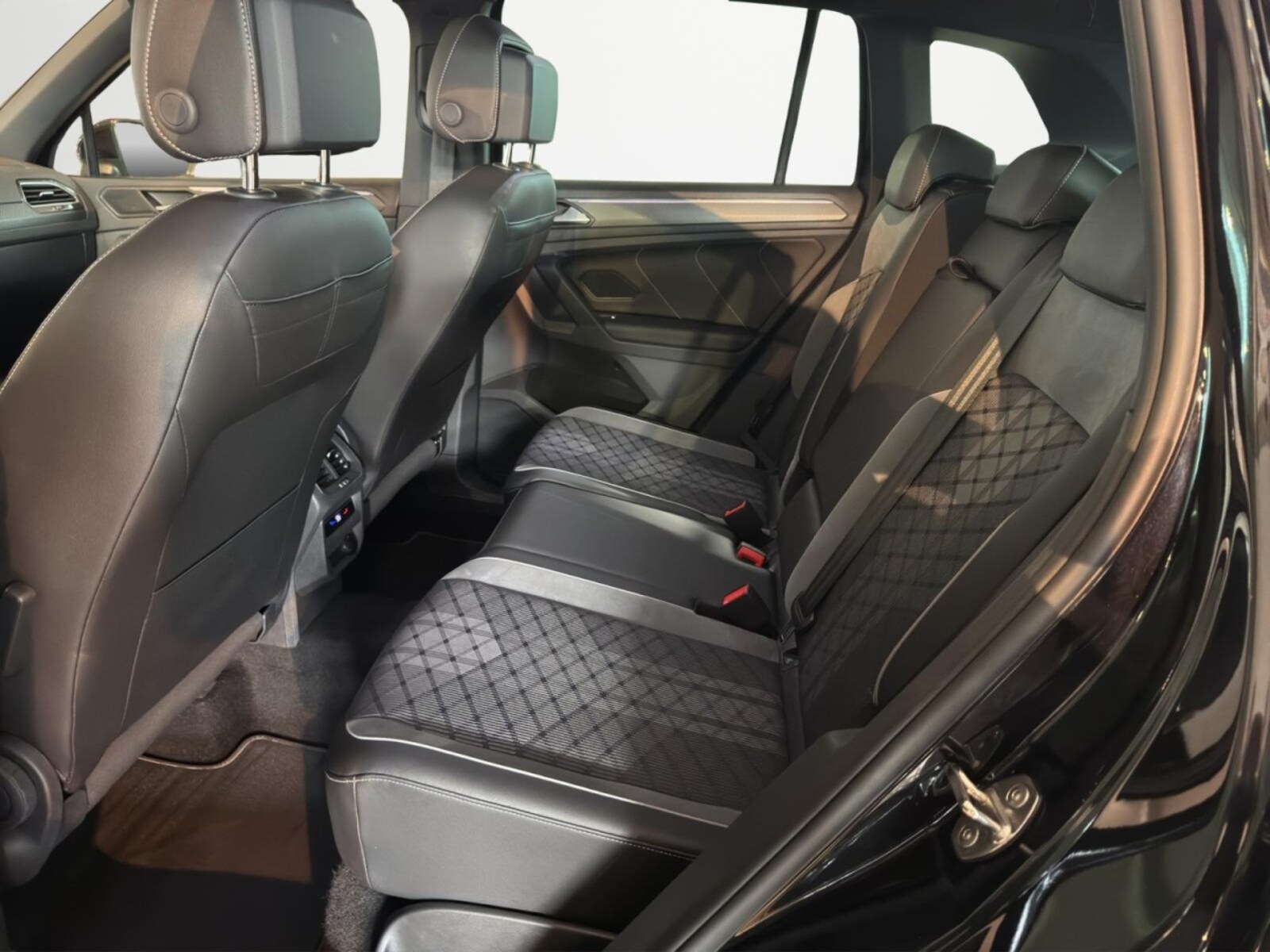Volkswagen Tiguan – Bild 12