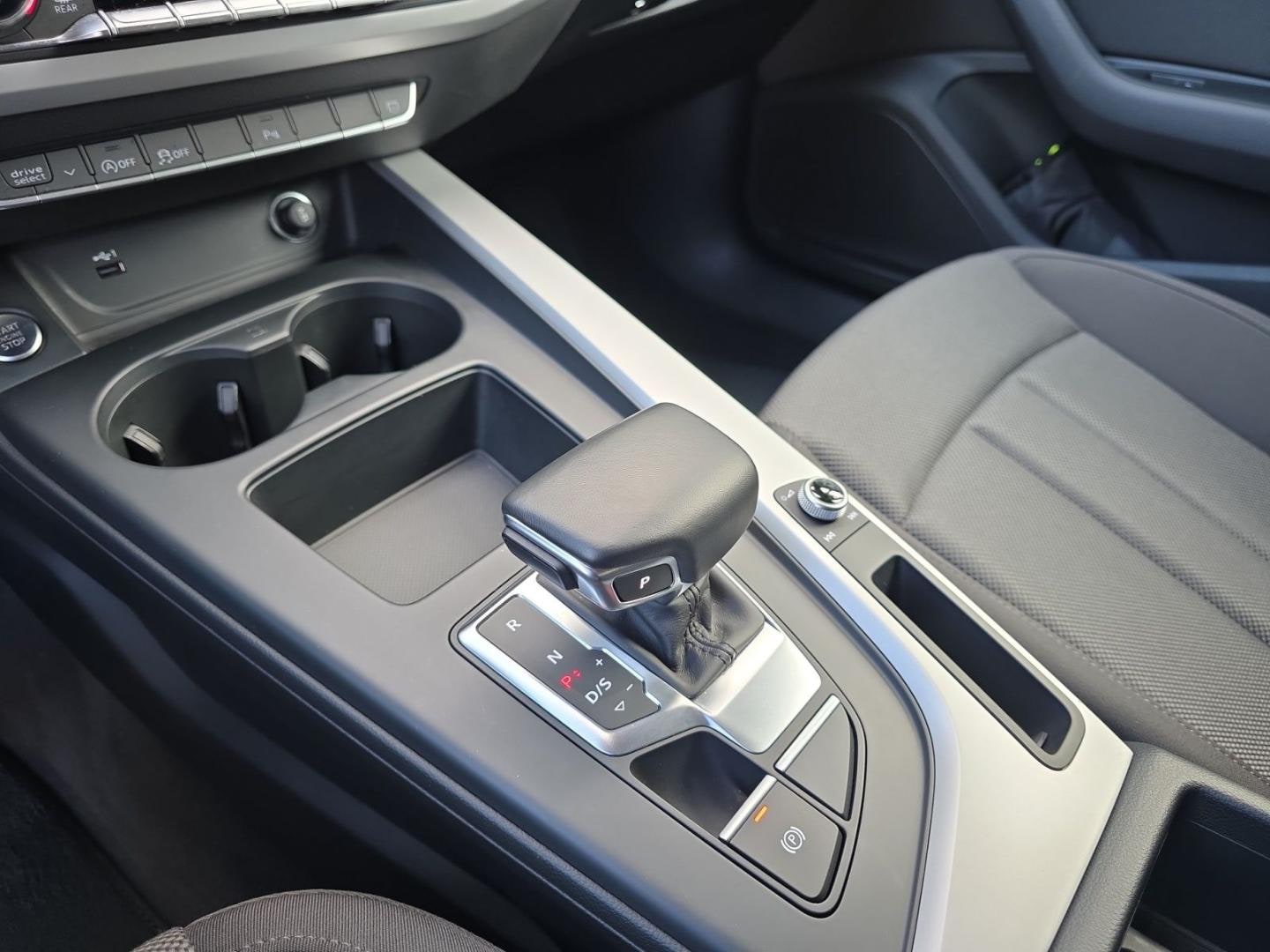 Bild über Audi A4 Avant S line 40 TDI S tronic - für weitere Informationen kontaktieren Sie den Audi Partner