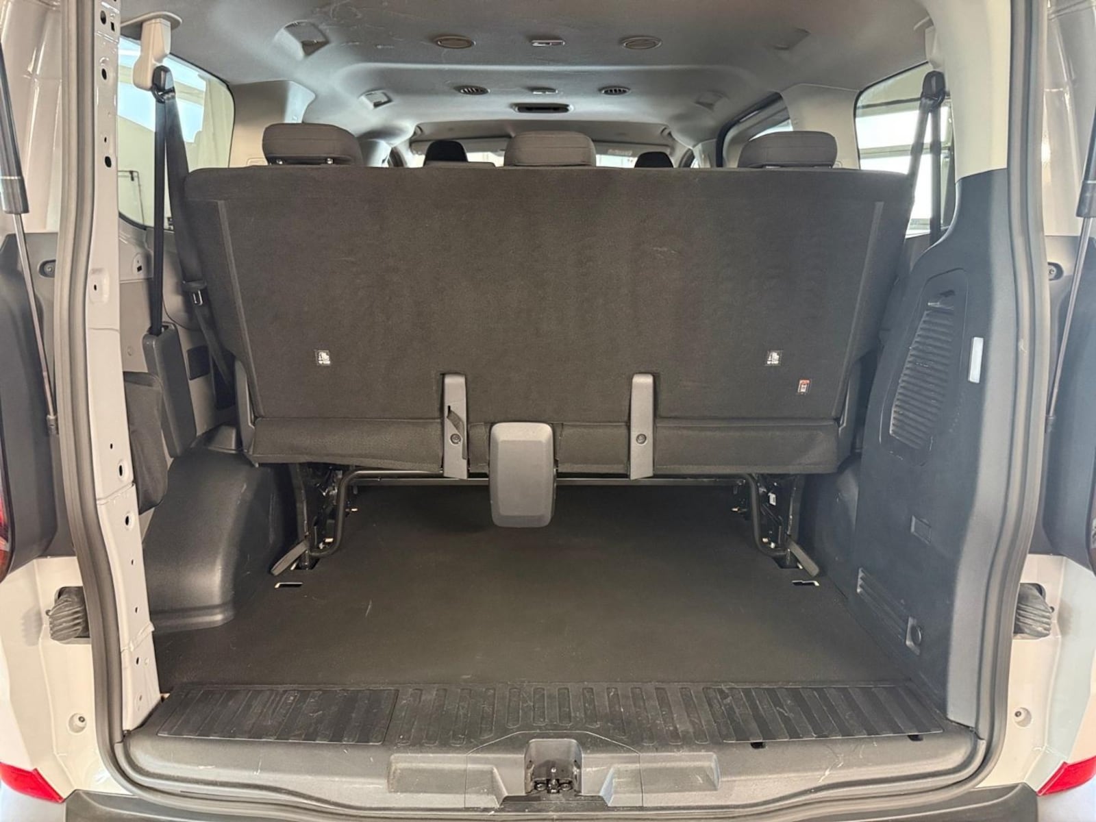 Volkswagen Transporter Kombi kurzer Radstand – Bild 15