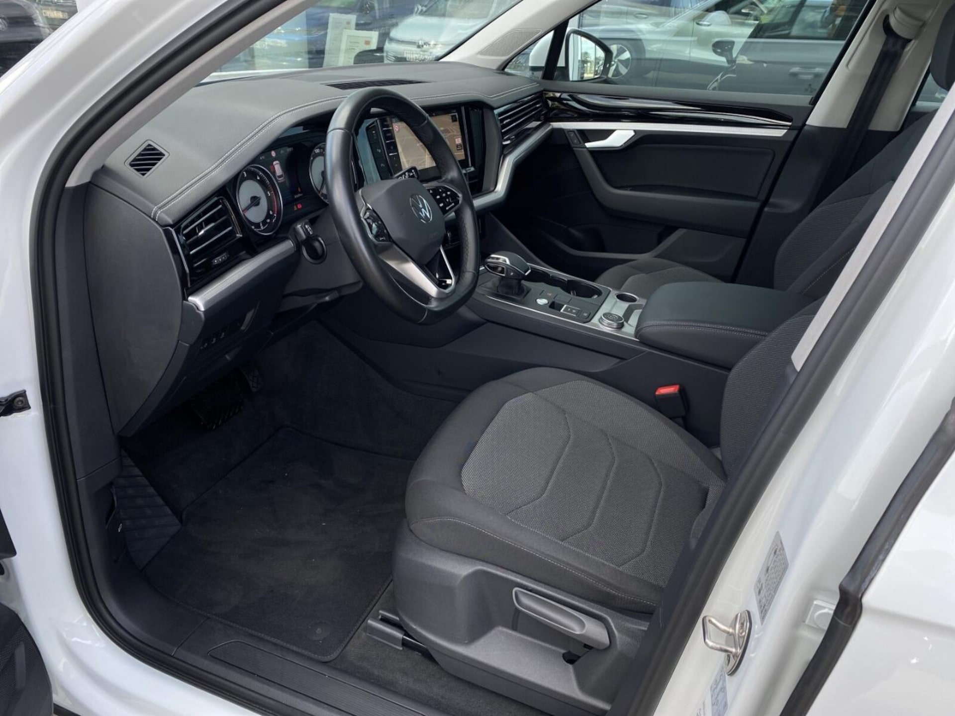 Volkswagen Touareg Model bazowy