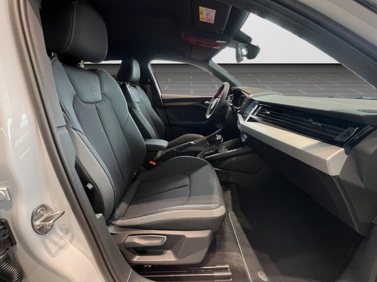 Bild über Audi A1 Sportback S line 30 TFSI S tronic - für weitere Informationen kontaktieren Sie den Audi Partner