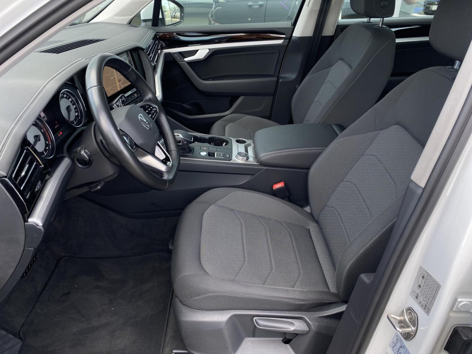 Volkswagen Touareg Model bazowy