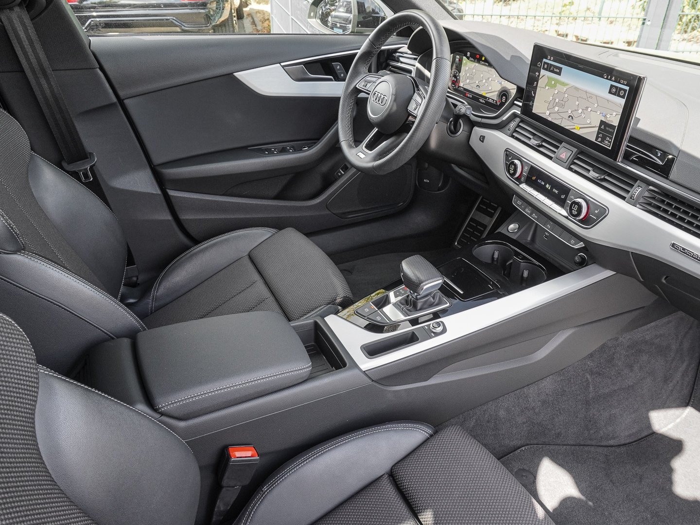 Bild über Audi A4 Avant S line 45 TFSI quattro S tronic - für weitere Informationen kontaktieren Sie den Audi Partner
