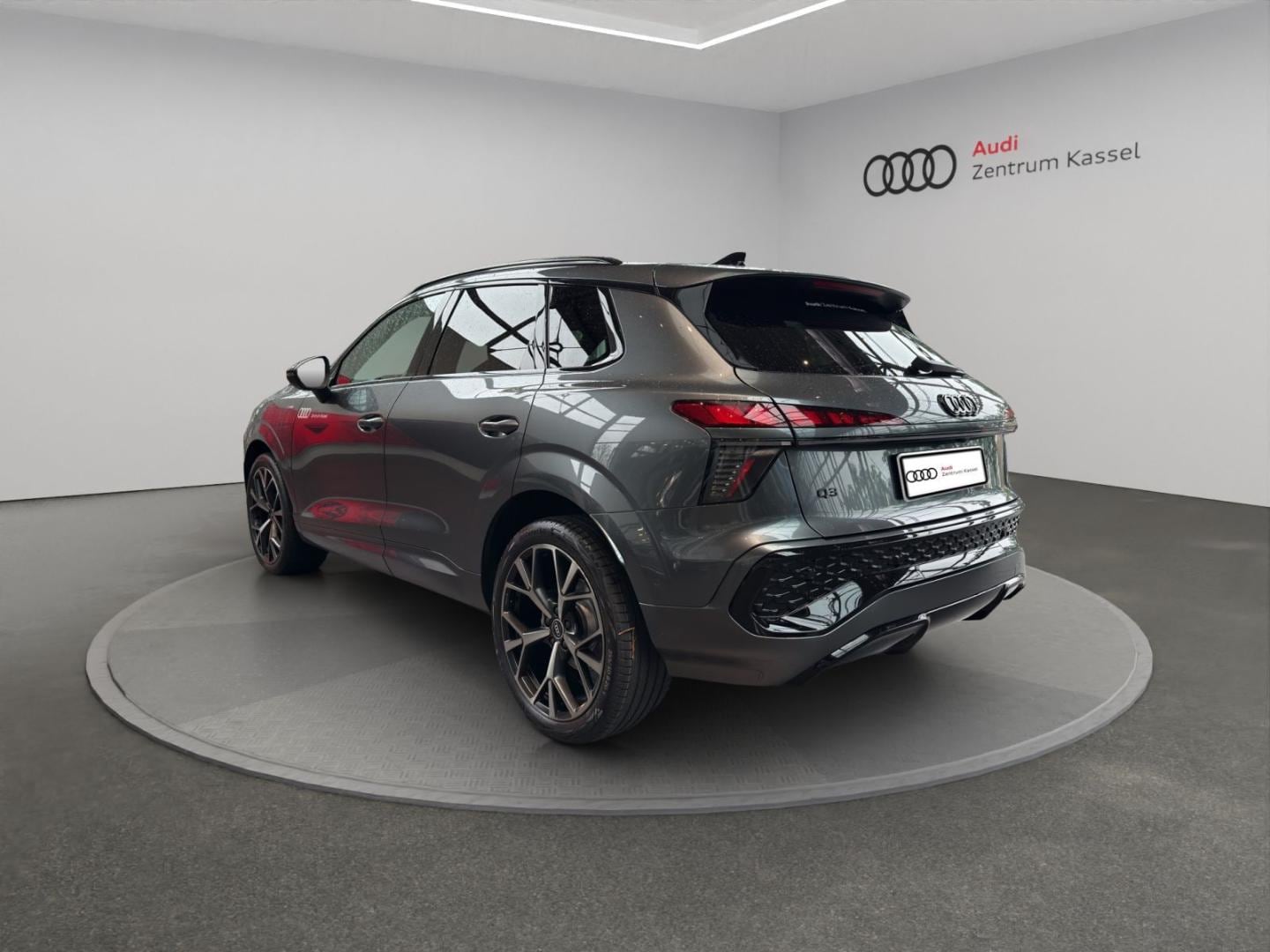 Bild über Audi Q3 SUV TFSI 110 kW S tronic - für weitere Informationen kontaktieren Sie den Audi Partner