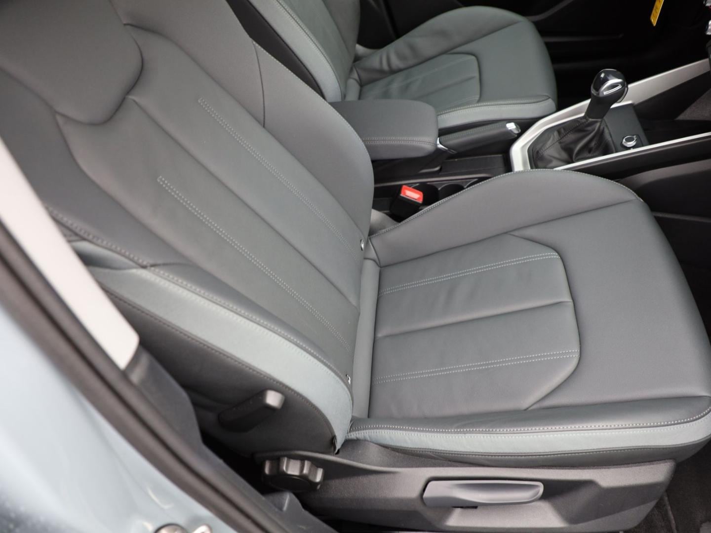 Bild über Audi A1 Sportback S line 30 TFSI S tronic - für weitere Informationen kontaktieren Sie den Audi Partner