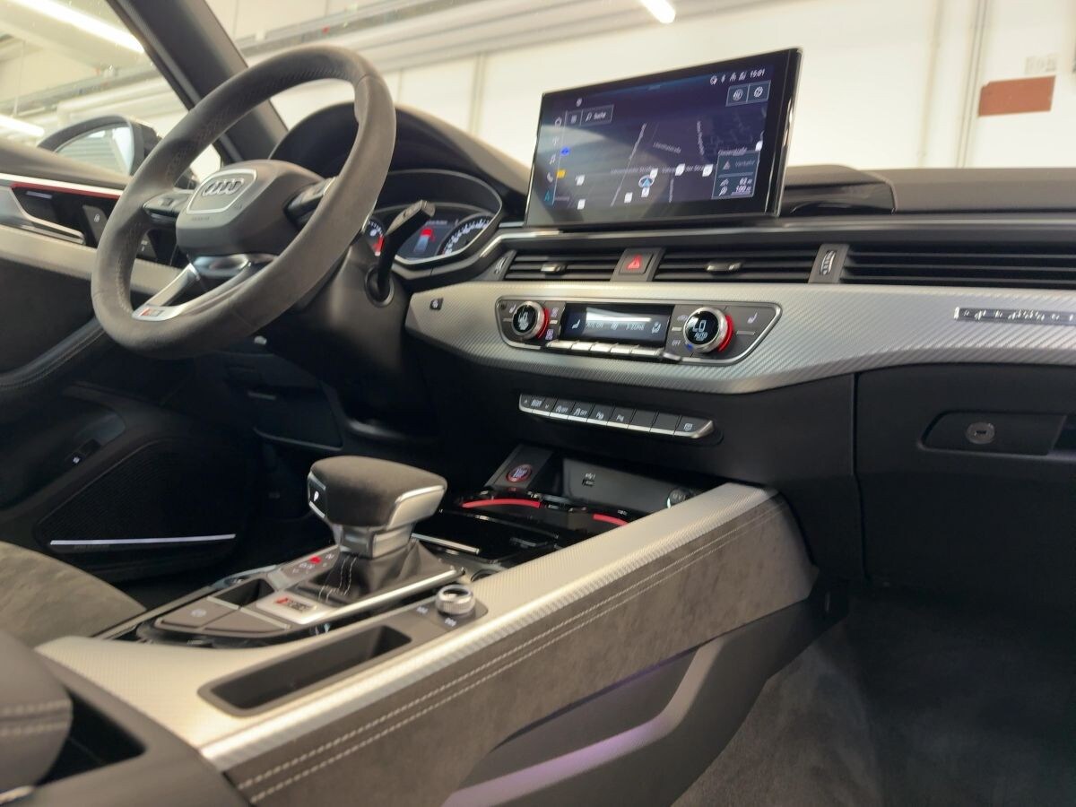Image about Audi RS 4 Avant TFSI quattro tiptronic