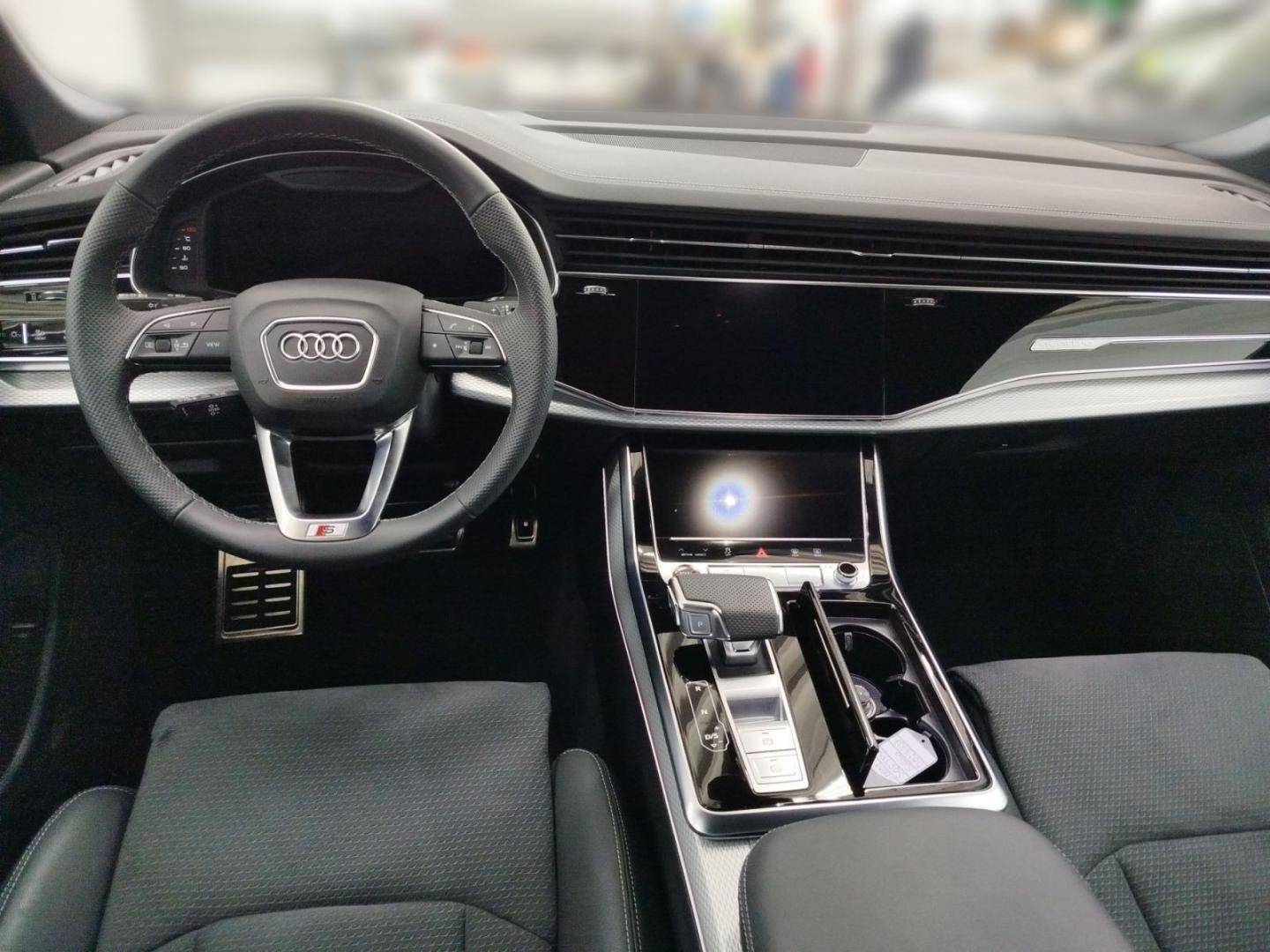 Bild über Audi SQ8 SUV TFSI quattro tiptronic - für weitere Informationen kontaktieren Sie den Audi Partner