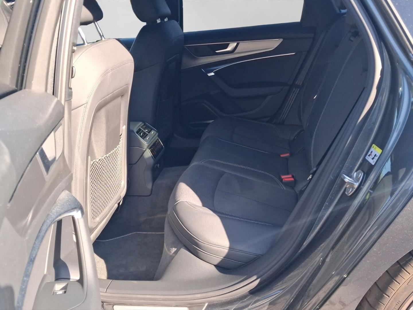Bild über Audi S6 Avant S6 Avant TDI 253(344) kW(PS) tiptronic - für weitere Informationen kontaktieren Sie den Audi Partner
