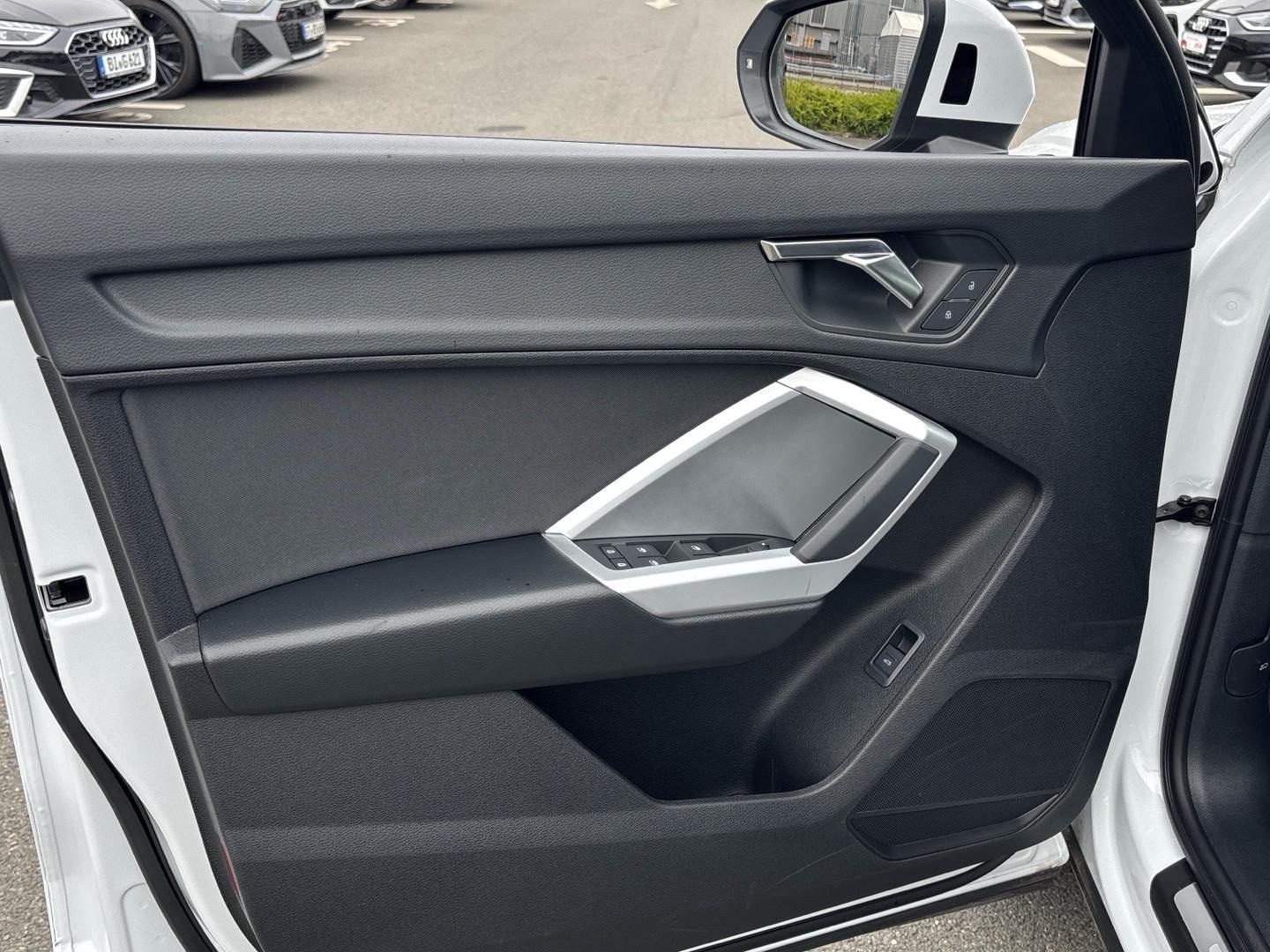 Bild über Audi Q3 TDI 110 kW S tronic - für weitere Informationen kontaktieren Sie den Audi Partner