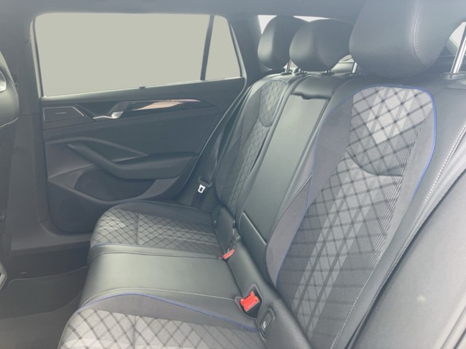 Volkswagen Passat – Bild 11