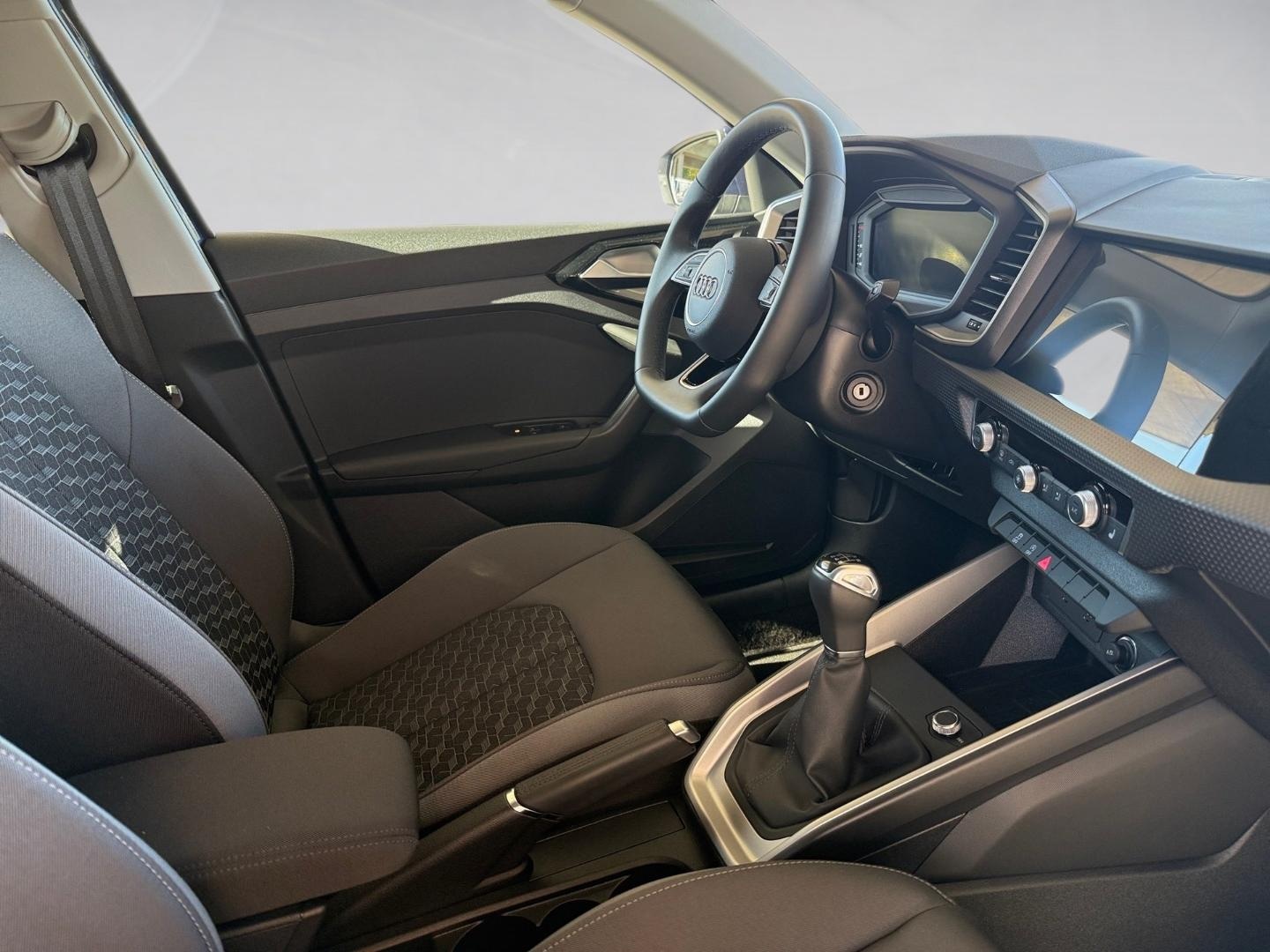 Bild über Audi A1 Sportback S line 30 TFSI Schaltgetriebe - für weitere Informationen kontaktieren Sie den Audi Partner