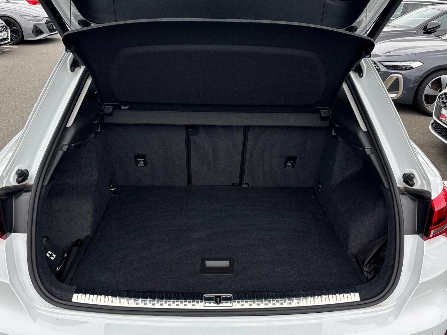 Bild über Audi Q3 TDI 110 kW S tronic - für weitere Informationen kontaktieren Sie den Audi Partner