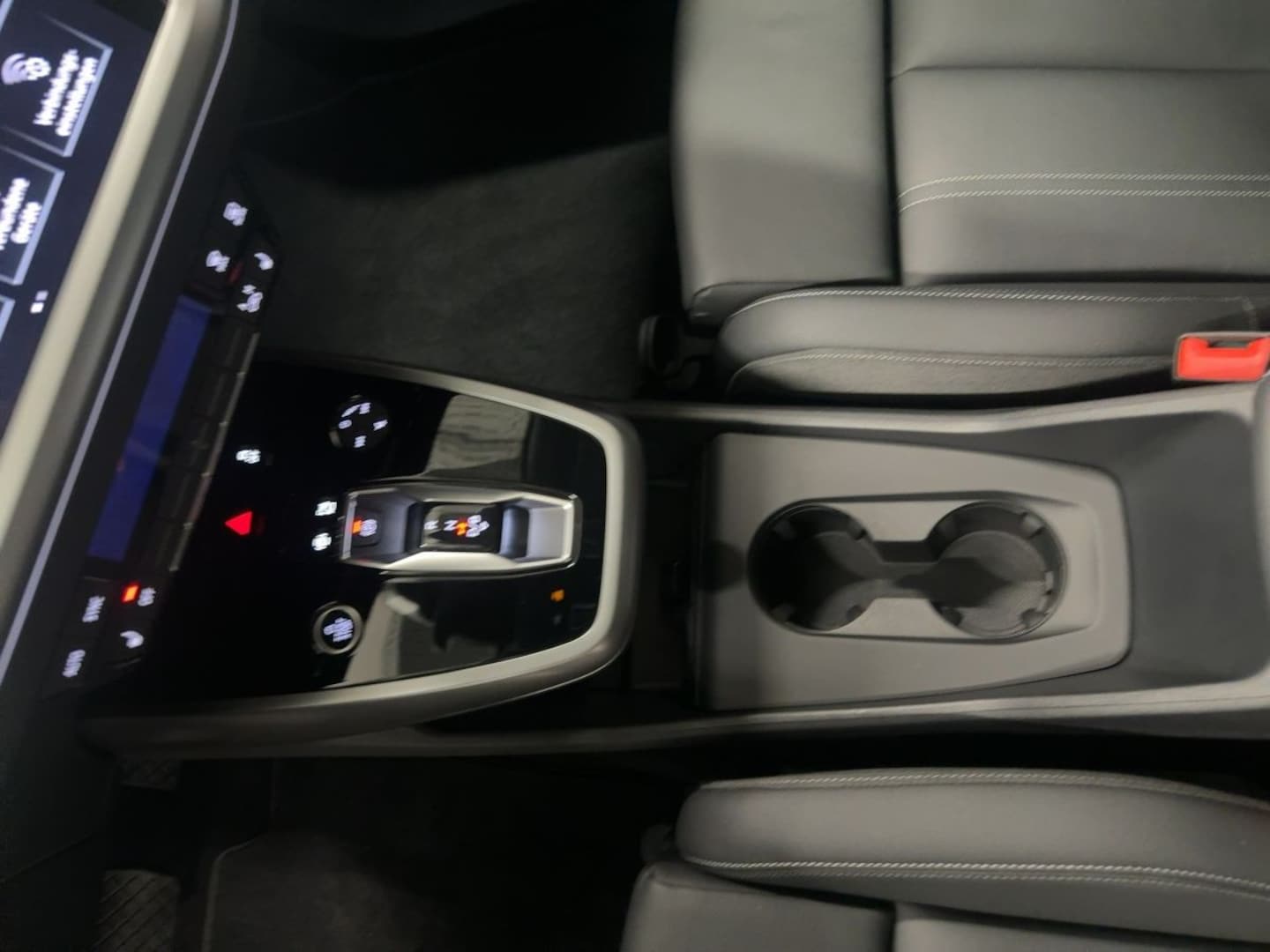 Bild über Audi Q4 e-tron 45 e-tron - für weitere Informationen kontaktieren Sie den Audi Partner