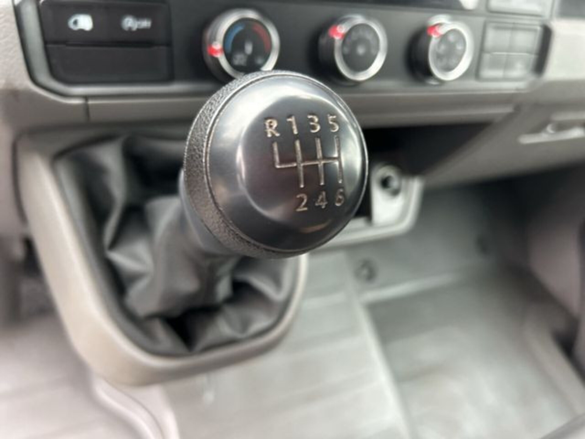 Volkswagen Crafter Kasten mittlerer Radstand