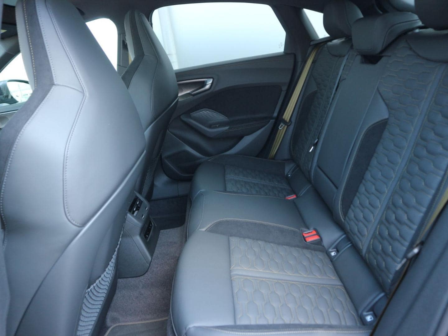 Bild über Audi RS 5 Limousine TFSI quattro 470 kW tiptronic - für weitere Informationen kontaktieren Sie den Audi Partner