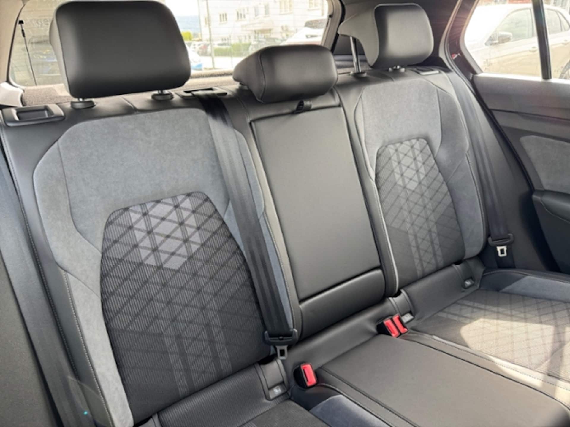 Volkswagen Golf R-Line