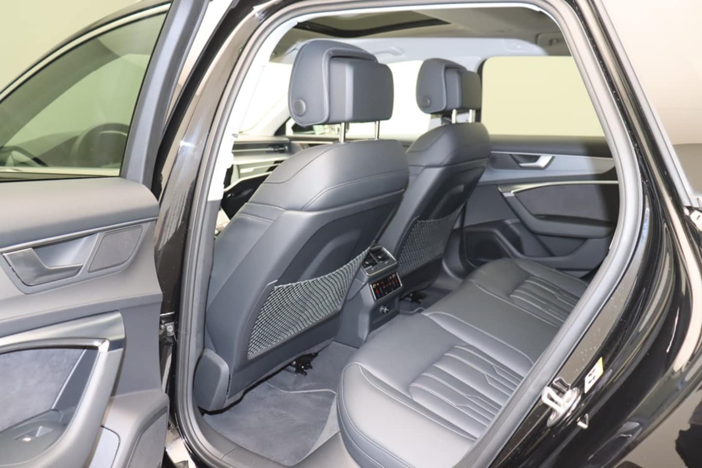Bild über Audi S6 Avant TDI quattro tiptronic - für weitere Informationen kontaktieren Sie den Audi Partner
