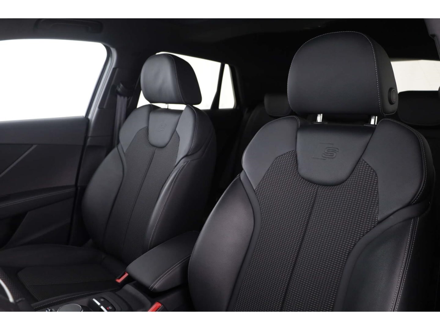 Bild über Audi SQ2 TFSI quattro S tronic - für weitere Informationen kontaktieren Sie den Audi Partner