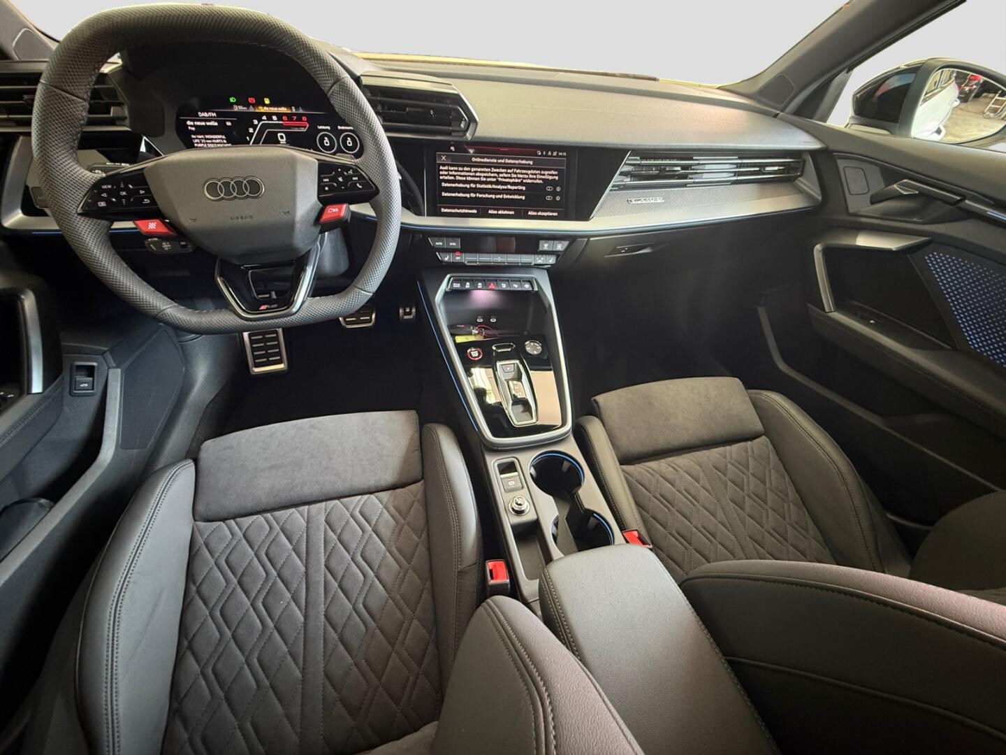 Bild über Audi RS 3 Sportback TFSI quattro 294 kW S tronic - für weitere Informationen kontaktieren Sie den Audi Partner