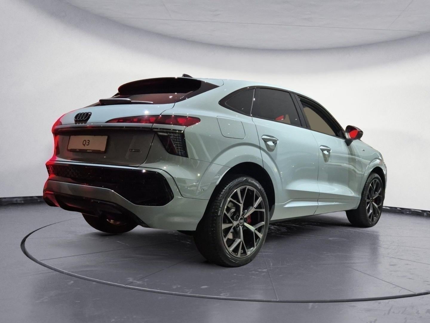 Bild über Audi Q3 Sportback TFSI quattro 195 kW S tronic - für weitere Informationen kontaktieren Sie den Audi Partner
