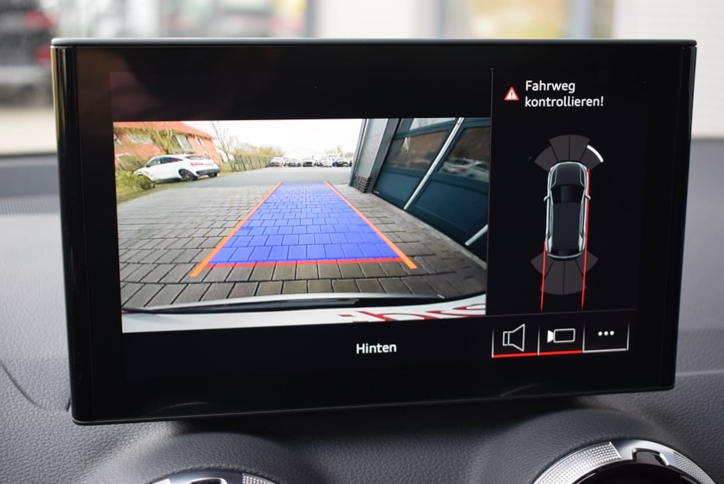 Bild über Audi Q2 S line 35 TFSI S tronic - für weitere Informationen kontaktieren Sie den Audi Partner