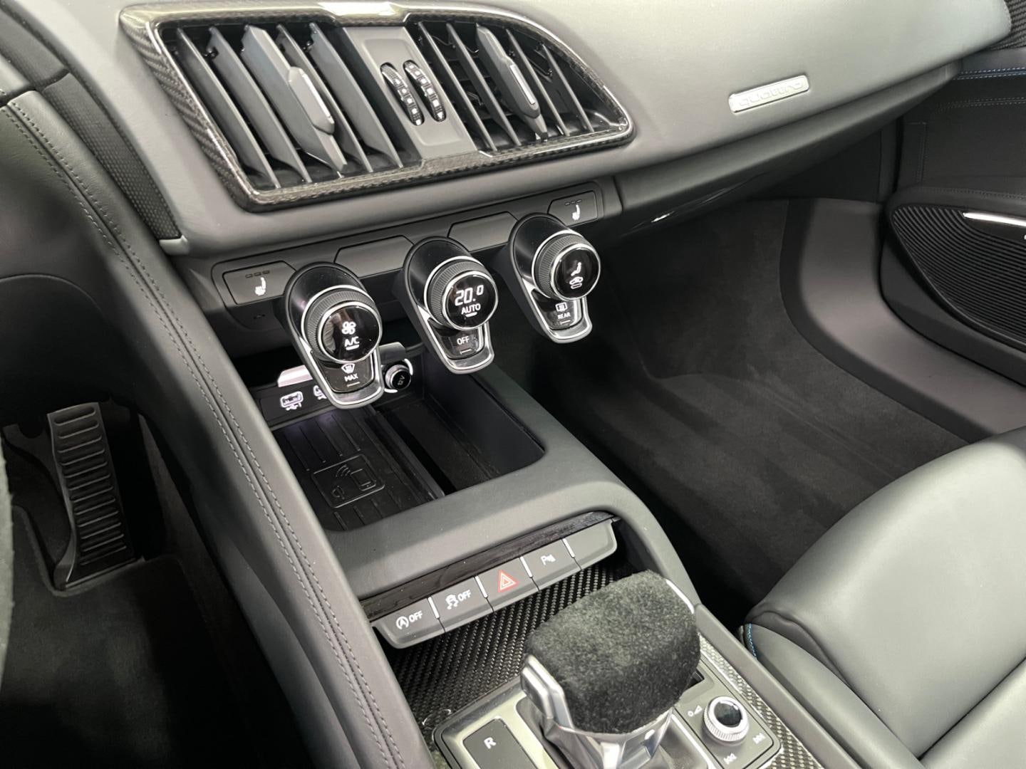 Bild über Audi R8 Spyder FSI quattro S tronic - für weitere Informationen kontaktieren Sie den Audi Partner