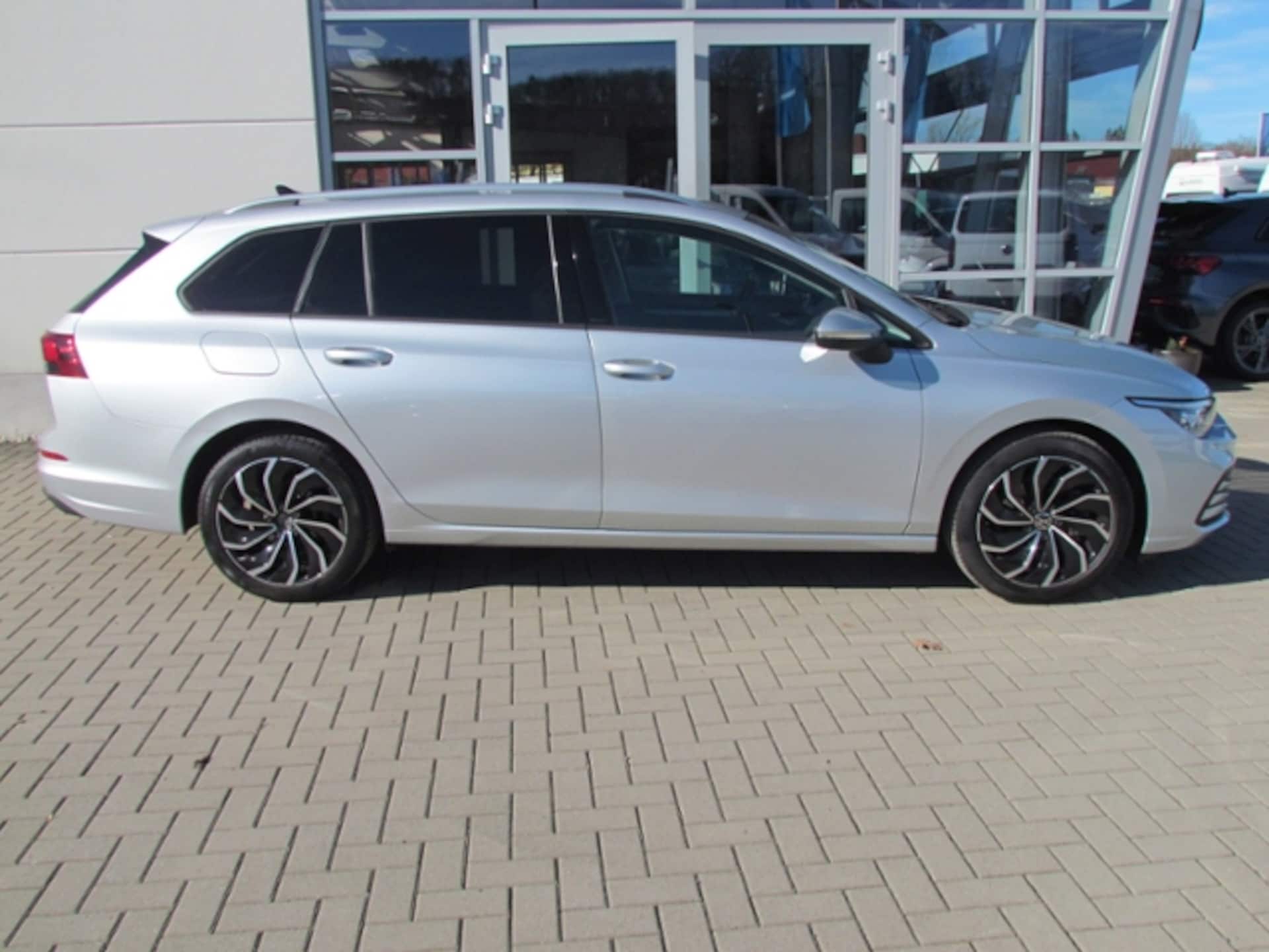 Volkswagen Golf Variant Life