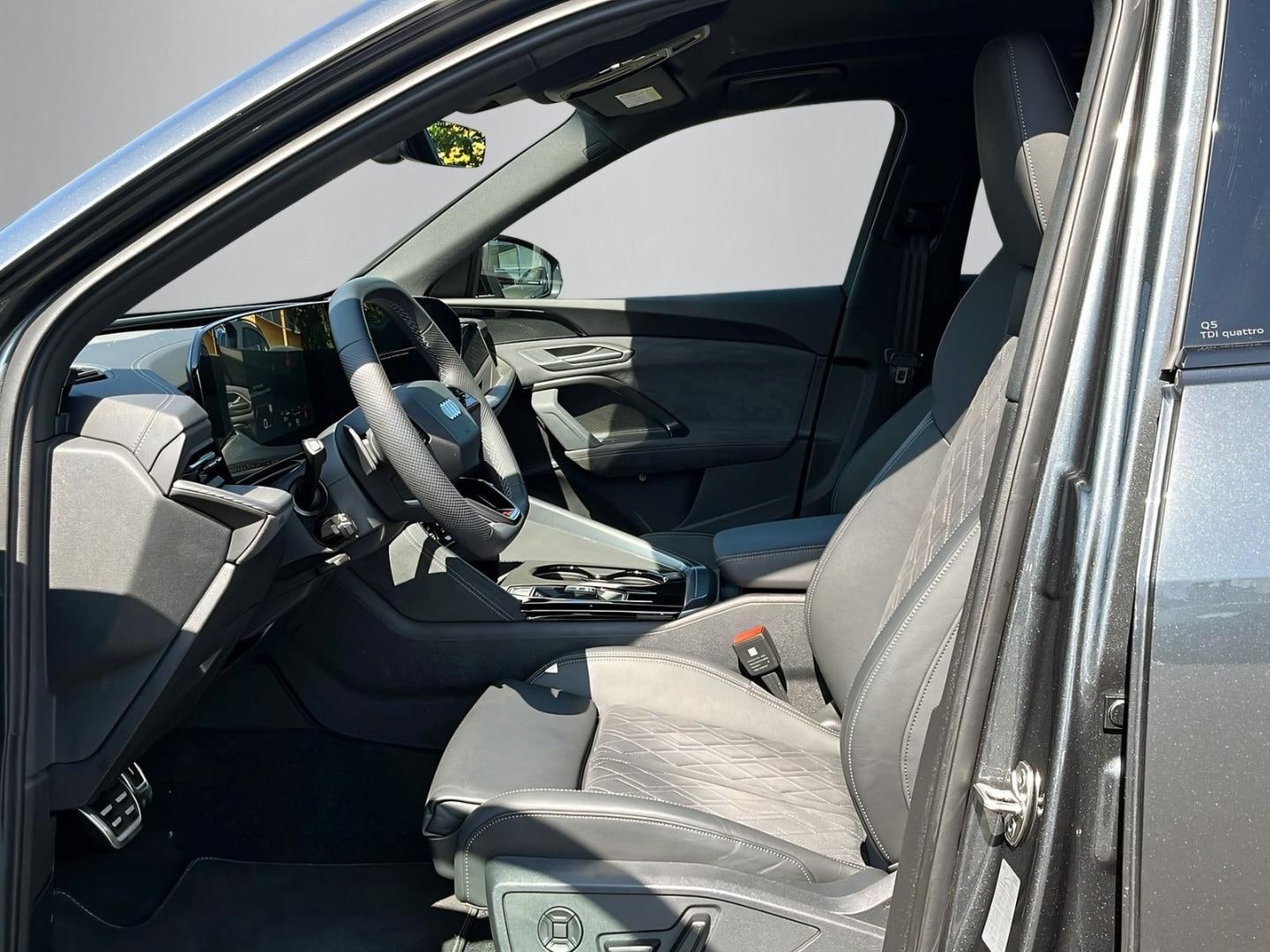Bild über Audi Q5 SUV TDI quattro 150 kW S tronic - für weitere Informationen kontaktieren Sie den Audi Partner