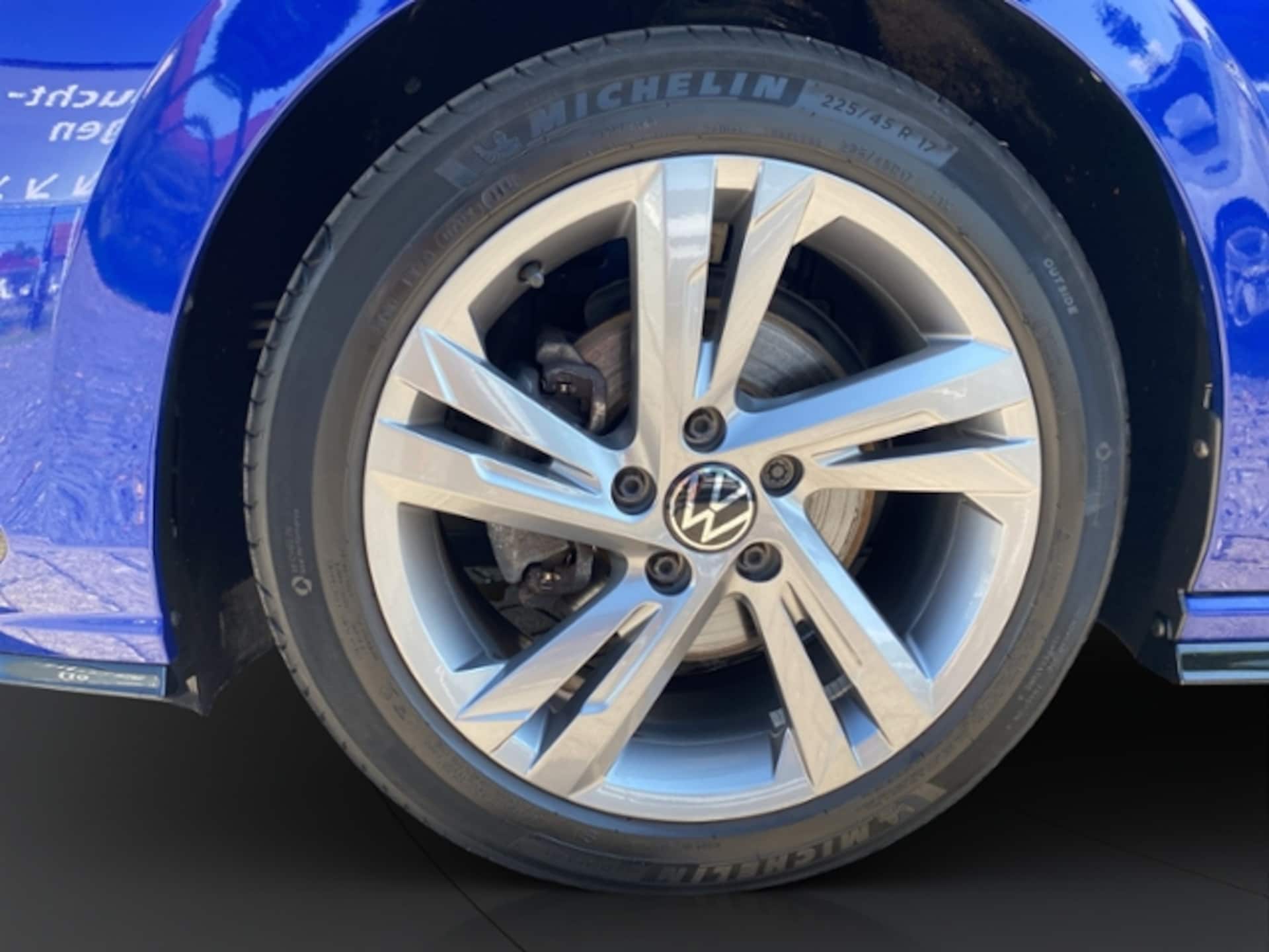 Volkswagen Golf R-Line