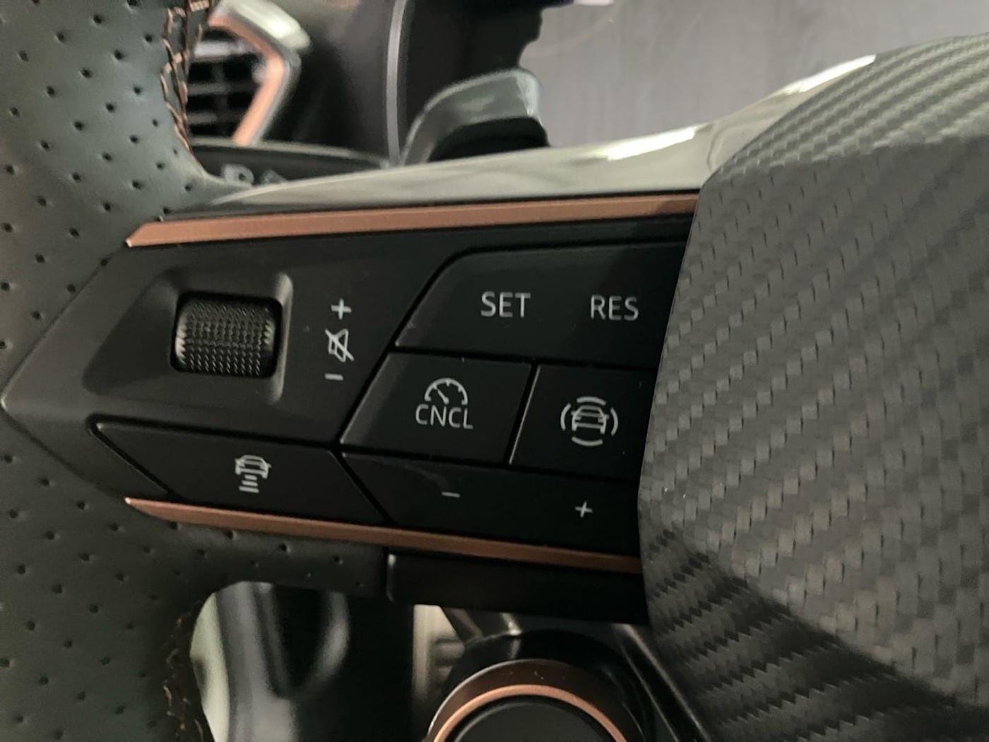 CUPRA Leon León 1.5 eTSI DSG 110 kW (150 CV) — photo 9