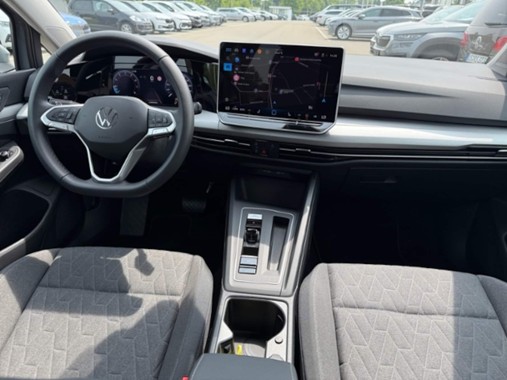 Volkswagen Golf Life