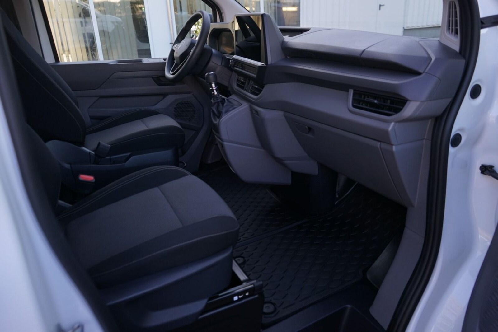 Volkswagen Transporter Kasten langer Radstand – Bild 7