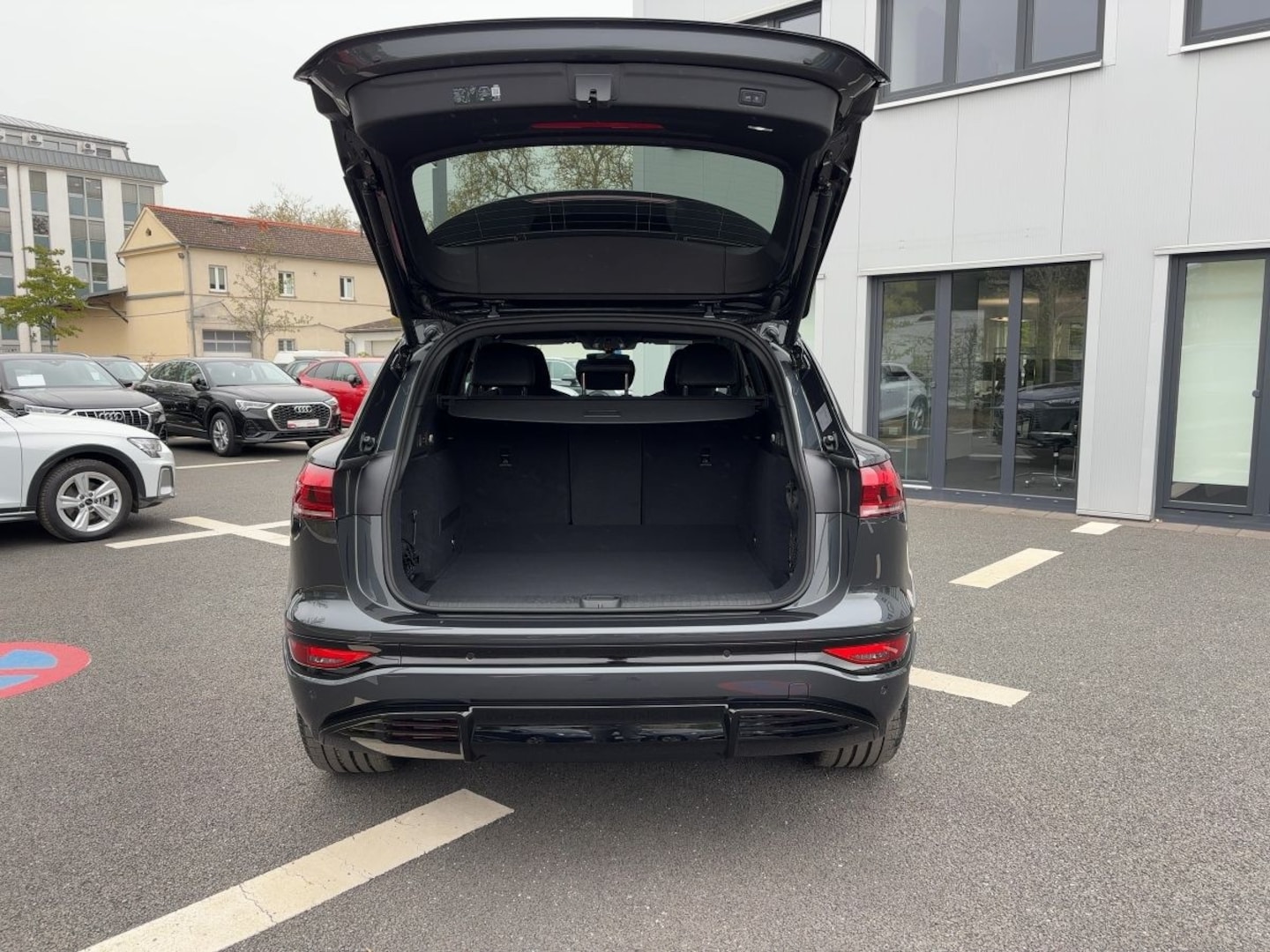 Bild über Audi Q6 SUV e-tron S line business e-tron performance 225 kW - für weitere Informationen kontaktieren Sie den Audi Partner
