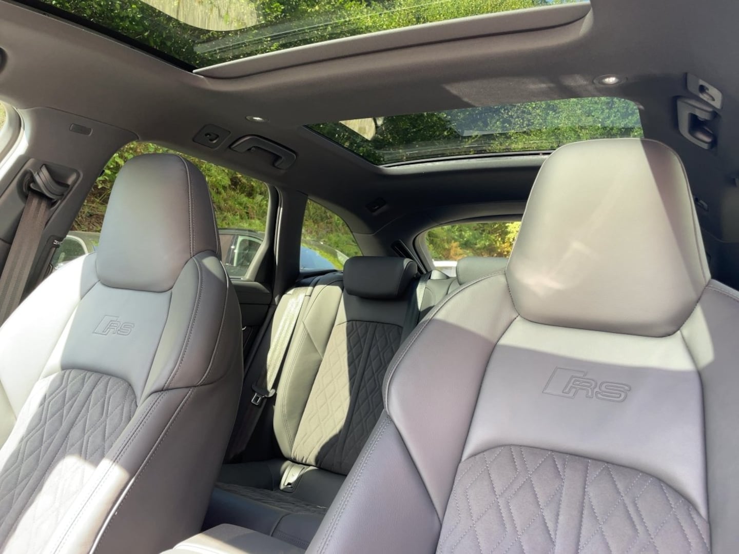Bild über Audi RS 6 Avant TFSI quattro tiptronic - für weitere Informationen kontaktieren Sie den Audi Partner